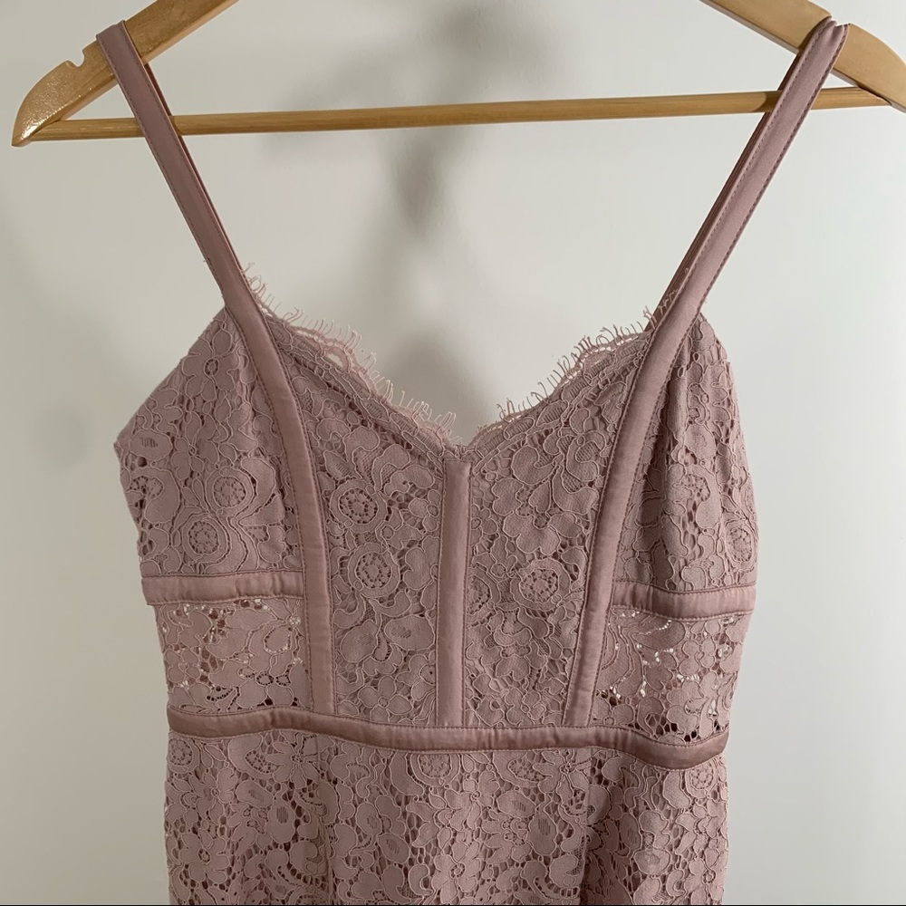 Express Lace Midi Dress in Lilac